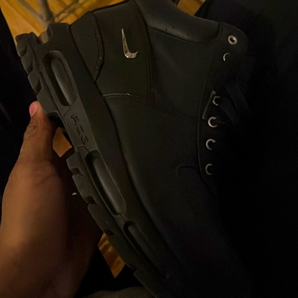 I’m selling acg boots